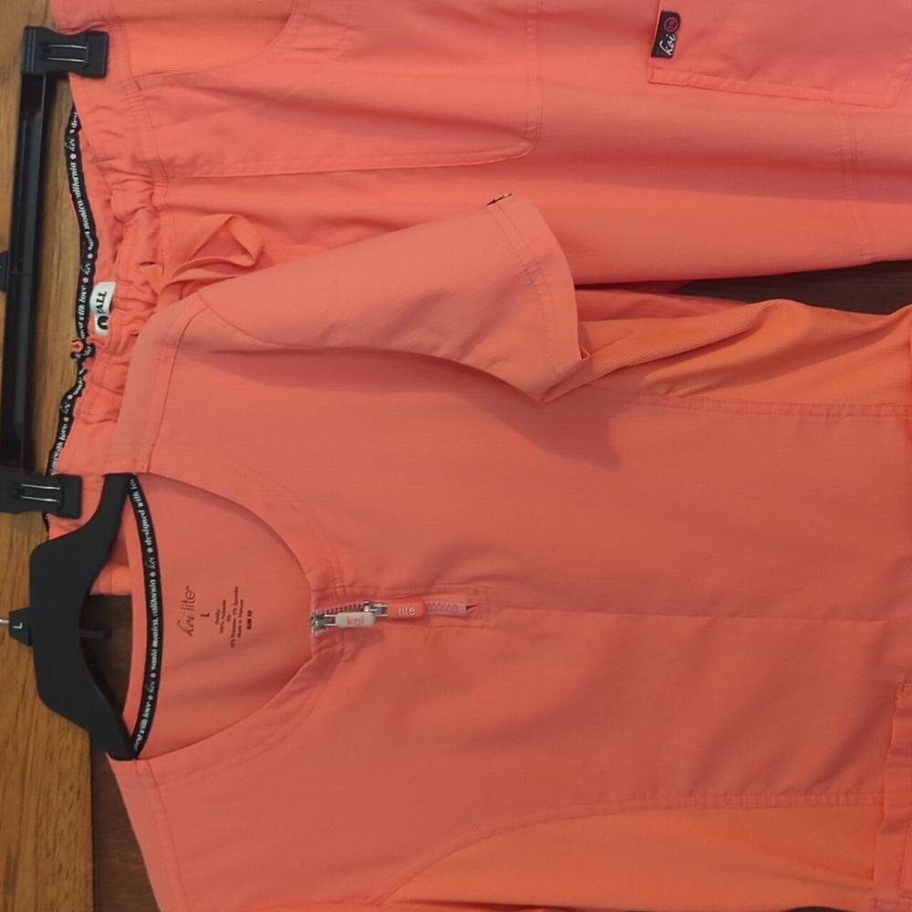 Coral Koi lite scrub set large tall/large